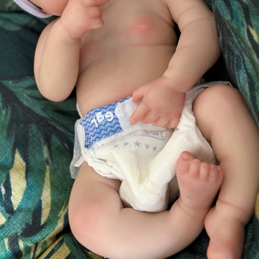 18 Inch Full Body Silicone Baby Doll Realistic Lifelike Reborn Baby Doll with Clothing Set