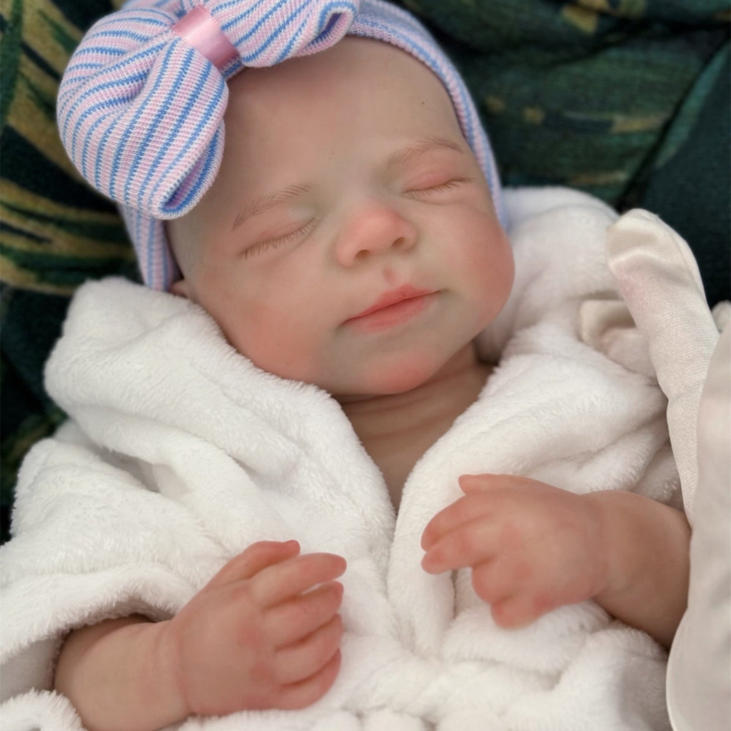 18 Inch Full Body Silicone Baby Doll Realistic Lifelike Reborn Baby Doll with Clothing Set