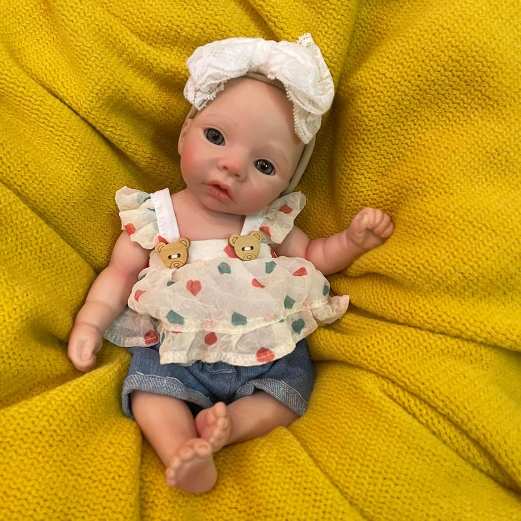 10 Inch Full Silicone Lifelike Reborn Baby Doll Handmade Realistic Baby Doll with Accessories Set for Kids