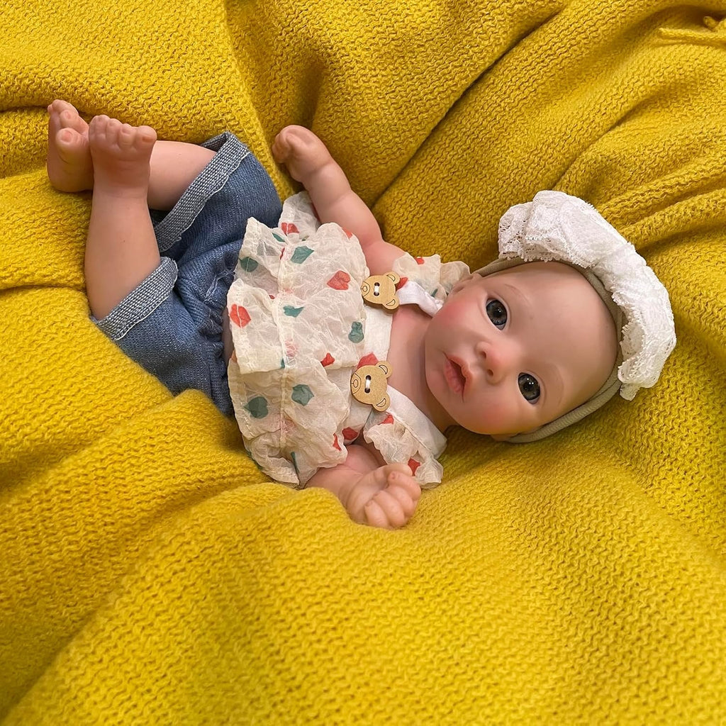 10 Inch Full Silicone Lifelike Reborn Baby Doll Handmade Realistic Baby Doll with Accessories Set for Kids